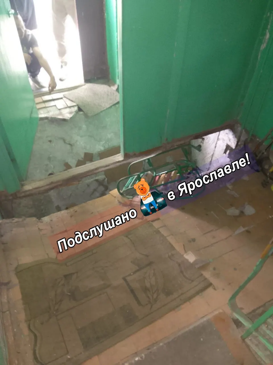 В доме на улице Дзержинского, 65 провалилась плита первого этажа: подъезд частично обрушился, жители временно не могли покинуть квартиры. Прокуратура начала проверку исполнения требований по содержанию и ремонту дома.