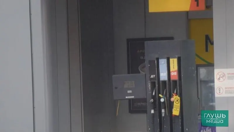 Власти обсуждают допуск нефтепродуктов с отклонениями по содержанию серы и другим показателям качества как меру для стабилизации рынка топлива в России.