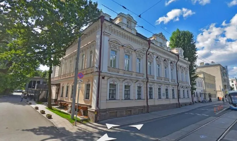 Трёхэтажный главный дом усадьбы на Новокузнецкой улице, являющийся объектом культурного наследия, выставлен на продажу — рассматривается коммерческое использование под офисы, магазины или ресторан.