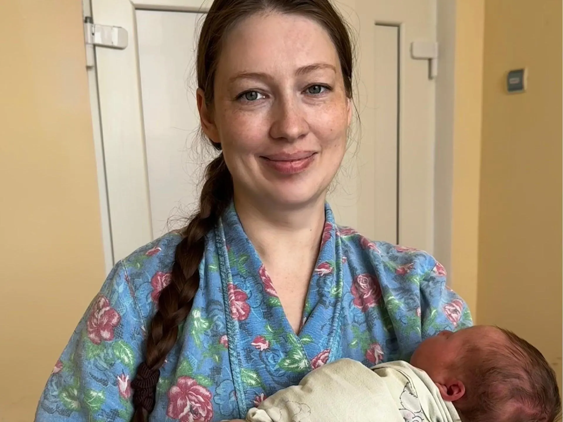 В одном из роддомов Рязани женщина с редким резус‑фактором стала мамой в восьмой раз. Интенсивная терапия новорождённому не потребовалась.