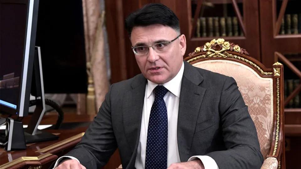 Он заявил, что квоты позволят отбирать лучшие иностранные ленты, освободят экраны для российских фильмов и послужат инструментом поддержки отечественного кинематографии; ранее идея квот обсуждалась и получила поручение на ускорение проработки.