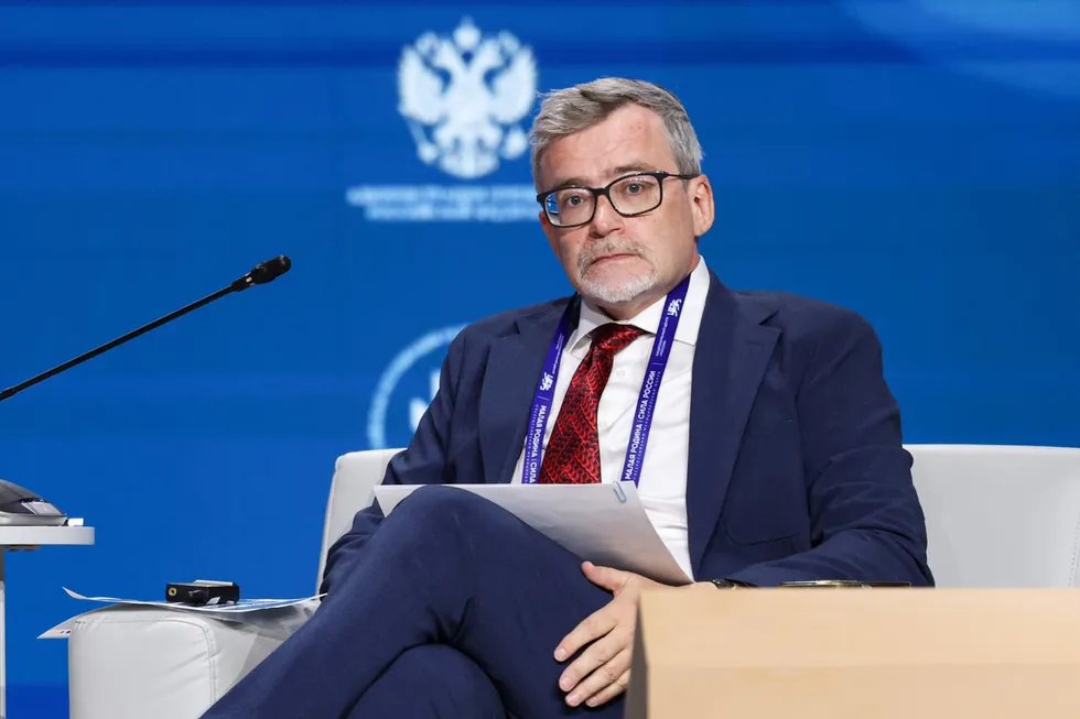 В расследовании установлено, что близкие руководителя ВЦИОМа владеют квартирами, автомобилями и предметами роскоши на сумму свыше 500 млн рублей, тогда как официальные доходы значительно ниже стоимости этого имущества.
