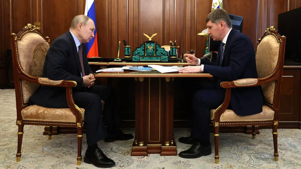 Президент потребовал запустить новый инвестиционный цикл, но власти и эксперты признают: инвестиции сокращаются из‑за высоких ставок, бюджетной экономии, утраты доверия бизнеса и последствий военных и экономических изменений.