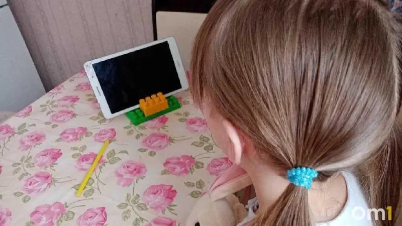 Минцифры и Roblox договорились о соблюдении российского законодательства и мерах по защите детей — в июне введут возрастные режимы, после чего ведомство просит правоохранителей поддержать снятие ограничений на доступ.