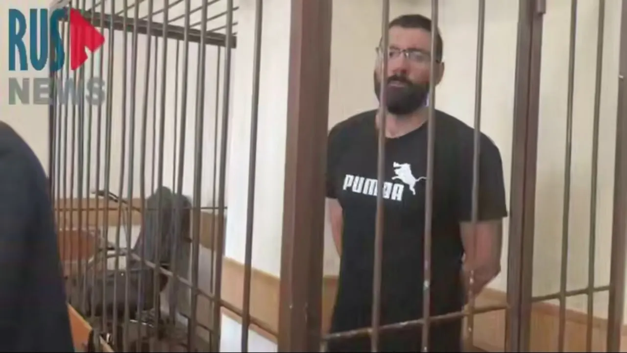 По делу о переводах в признанную запрещённой организацию обвинение просит для журналиста 3 года и 2 месяца колонии; он признал вину, ранее был задержан и помещён в СИЗО.