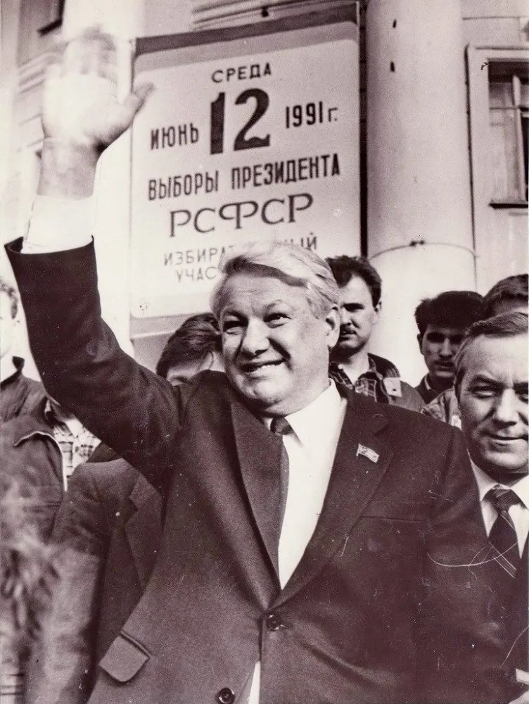 12 июня 1991 года на первых прямых выборах президента РСФСР при явке 74,5% победил Борис Ельцин — за него проголосовало 57,3% избирателей. В статье — предыстория поста президента, ход кампании и основные результаты голосования.