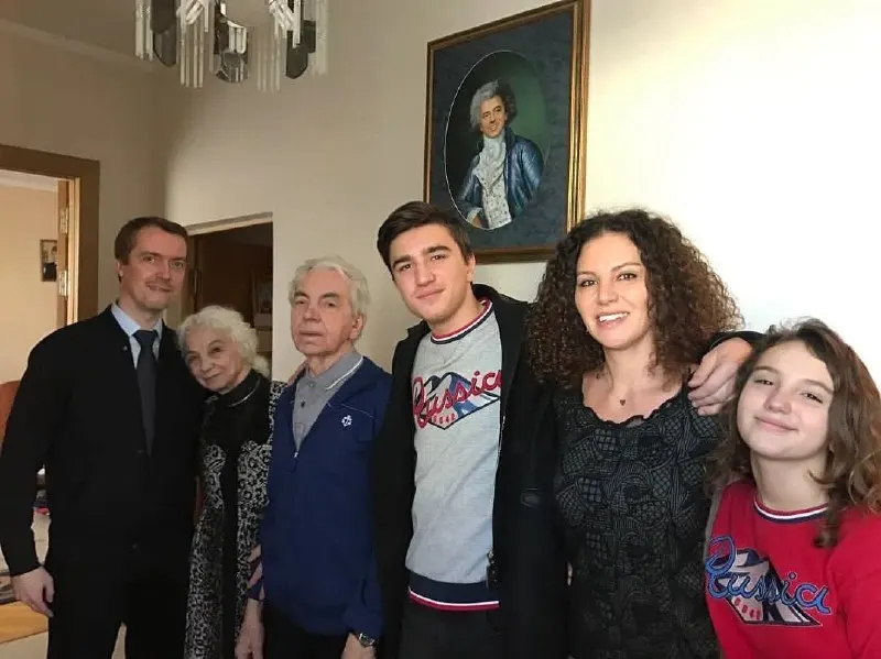 В столице на 91‑м году жизни умерла Людмила Петровна Хворостовская. О смерти сообщал министр культуры Красноярского края; край окажет помощь с организацией похорон.
