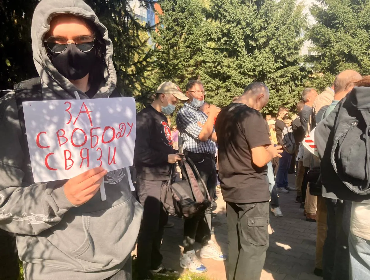 На конференции в Москве коммунисты объявили о старте движения в поддержку моратория на интернет‑блокировки и призвали отстаивать свободный обмен информацией.
