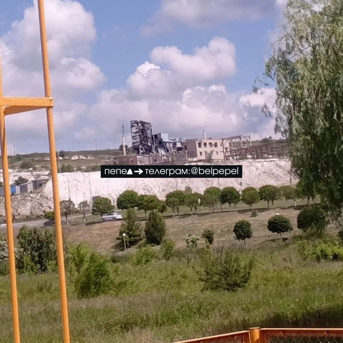 В Генштабе ВСУ заявили об ударе по складу FPV‑дронов в районе Алексеевки (Белгородская область). Возможно, это был вчерашний ракетный удар по территории наработавшего «Мелзавода ЭГА».