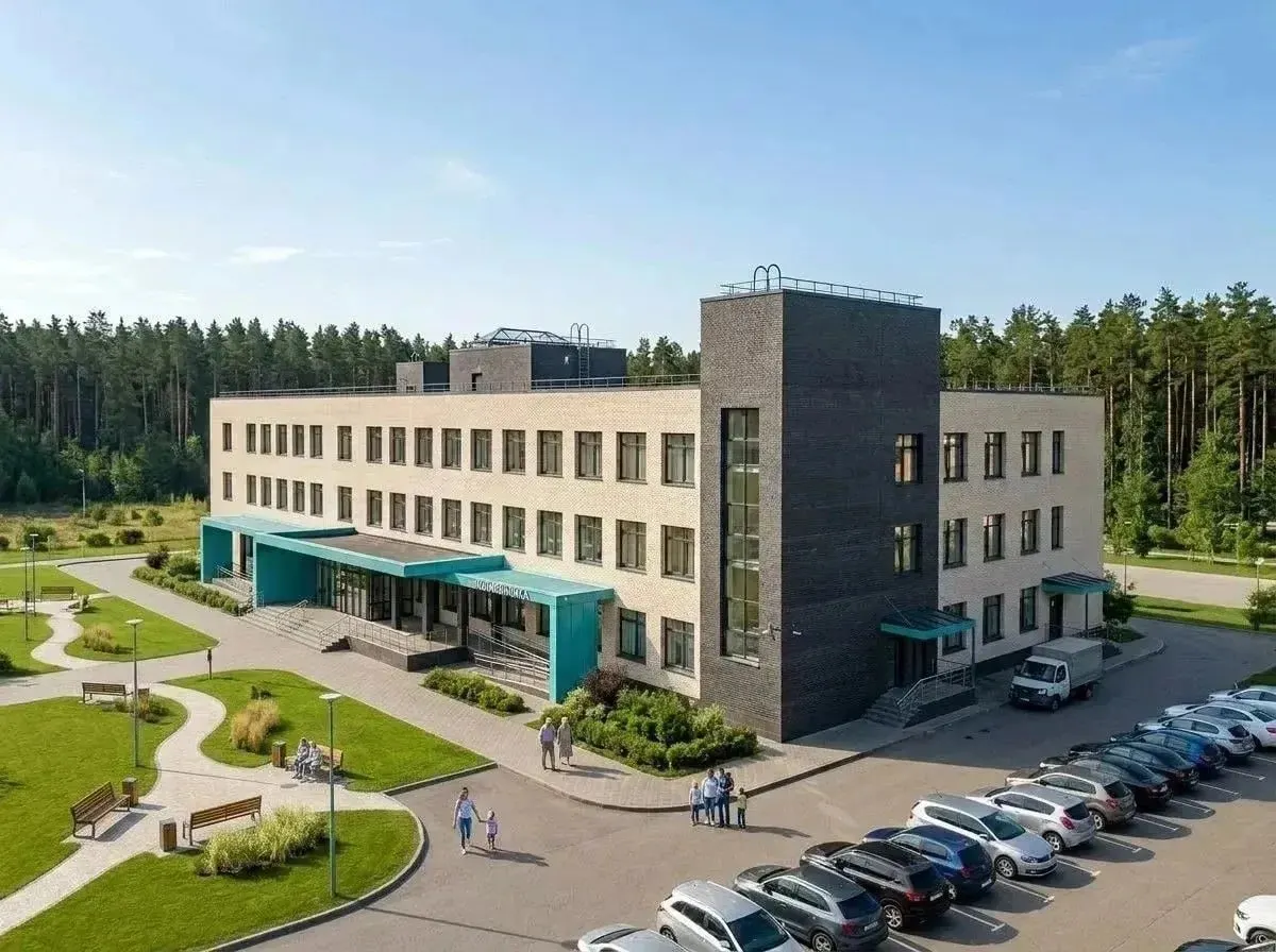 В Ярославской области определили подрядчика для строительства трехэтажной поликлиники: здание обещают возвести за полтора года, закупку оборудования проведут отдельно, общая стоимость с оборудованием — 1,2 млрд рублей.