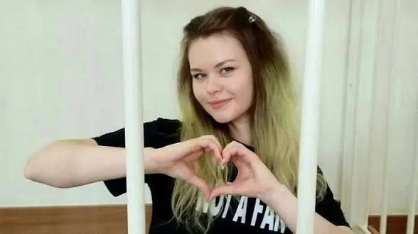 Белгородскую волонтёрку Надежду Россинскую (известную как Надин Гейслер), приговорённую по делу о госизмене и терроризме, доставили в исправительную колонию ИК‑6 Алтайского края. Ей назначили 22 года лишения свободы.