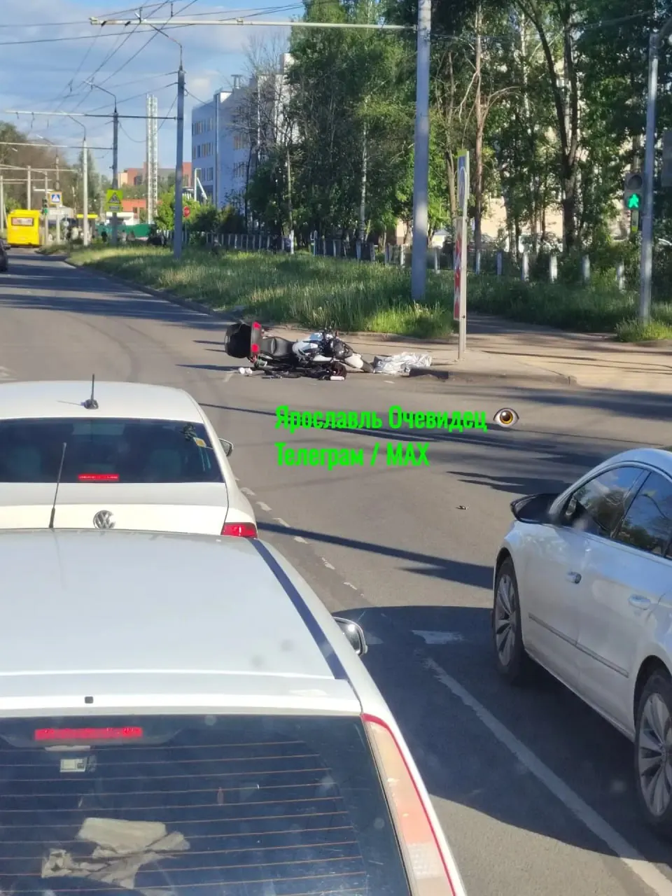 На Тутаевском шоссе произошло столкновение мотоцикла и автомобиля — полиция уточняет состояние пострадавших.