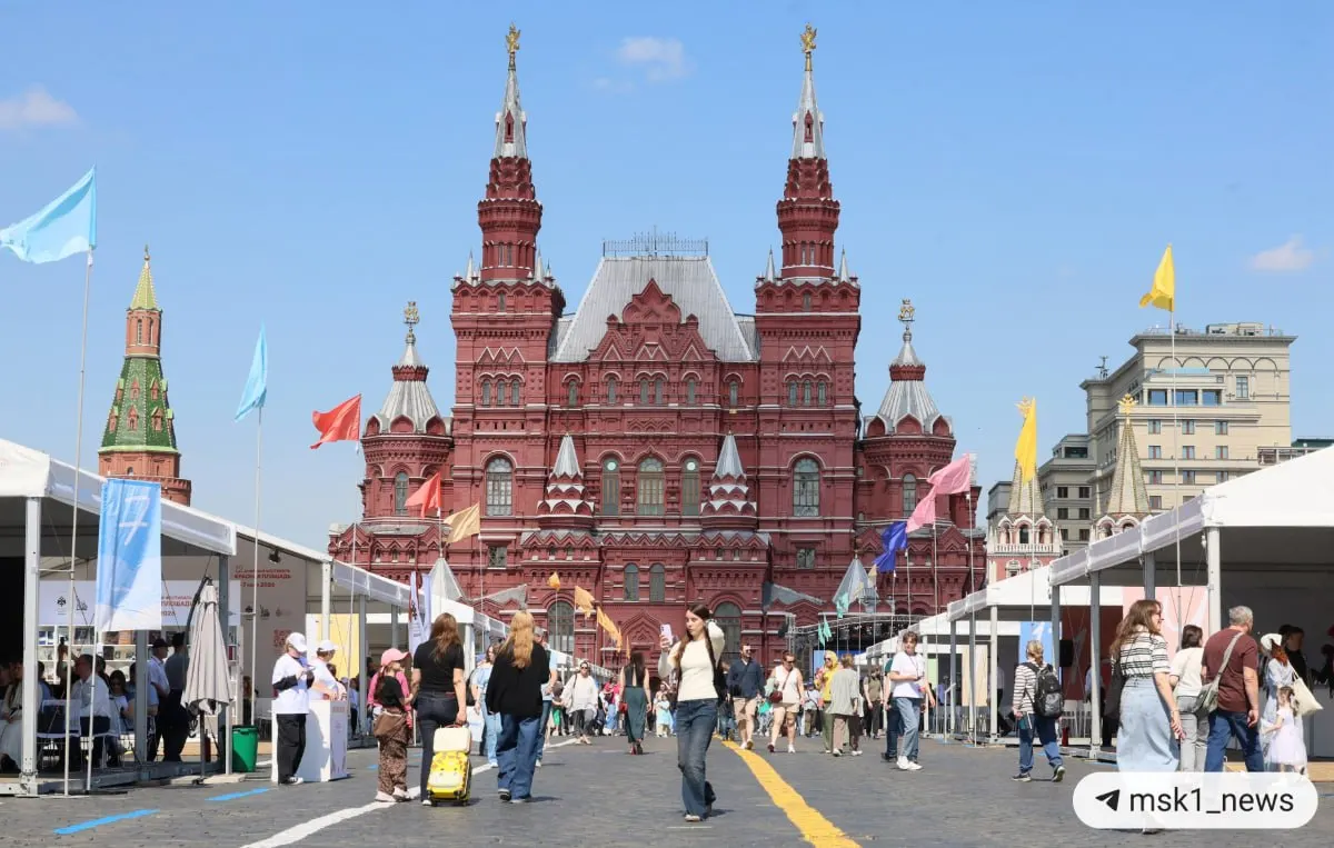 Фестиваль проходит четыре дня в честь дня рождения Пушкина и Дня русского языка: встречи с писателями, поэтами, художниками и авторами комиксов.