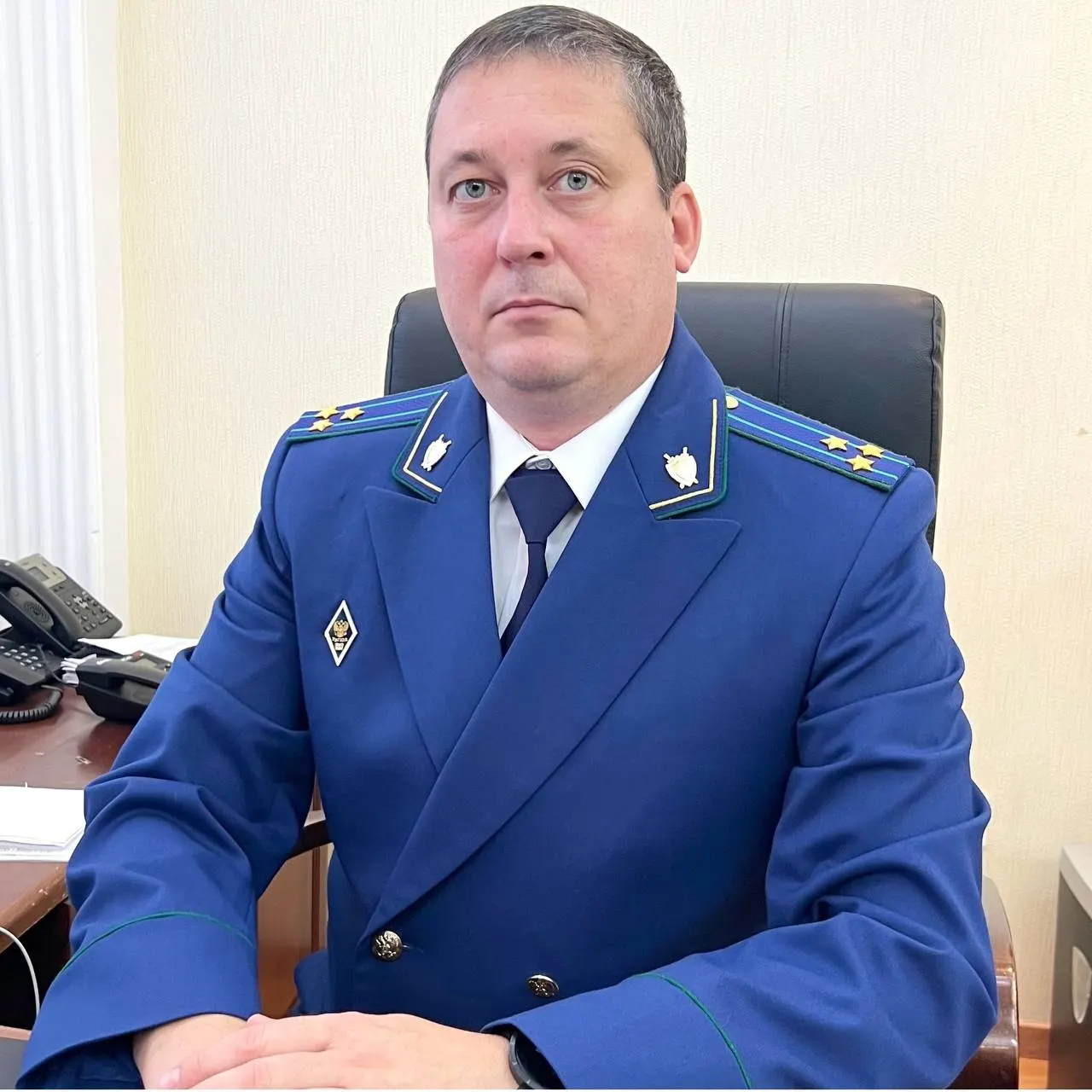 Вахрушев приступил к новым обязанностям в Мурманске; он работает в органах прокуратуры с 2005 года и ранее занимал аналогичную должность в Орле.