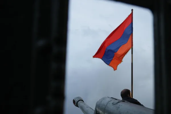 Россельхознадзор ввёл бессрочный запрет на ввоз картофеля, баклажанов, семечковых и сухофруктов из Армении, а также запретил их транзит через территорию России в другие страны ЕАЭС.