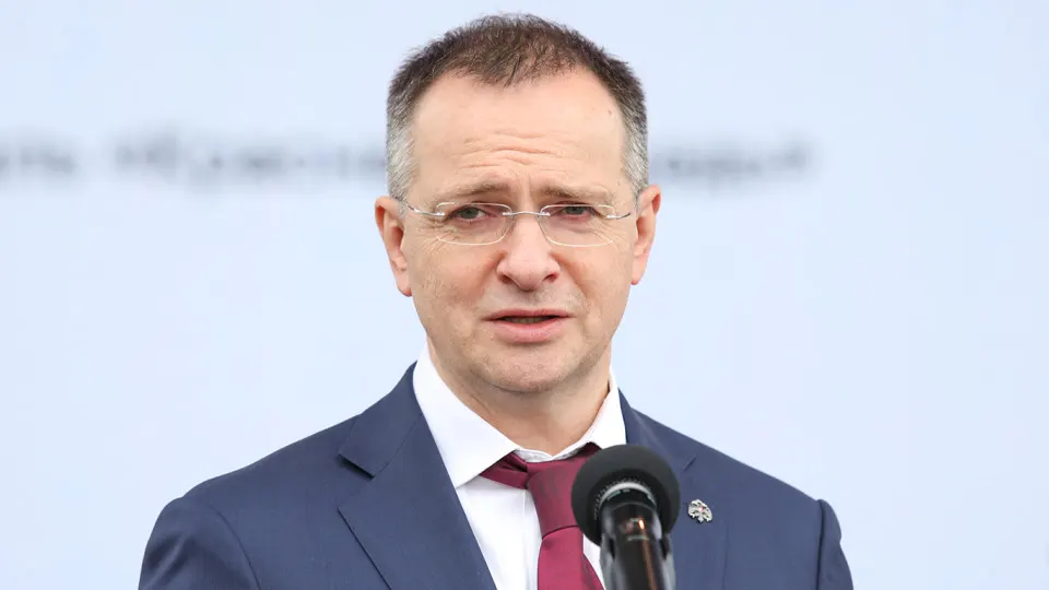 Владимир Мединский сообщил о необходимости строгой проверки госфинансируемых фильмов на всех этапах производства и предложил не допускать к прокату «некачественную продукцию». Тем временем отрасль получает увеличенные субсидии на «патриотические» проекты и разрабатываются новые механизмы оценки исторического контента.