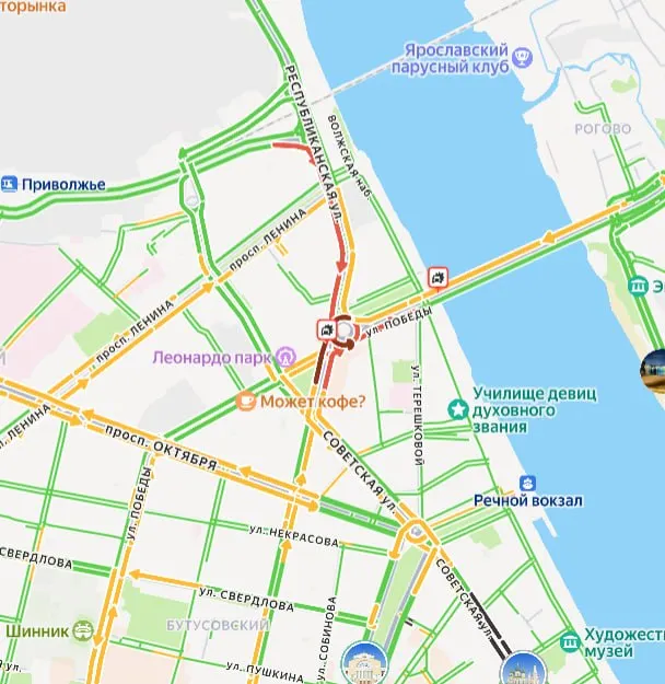 На подъезде к Октябрьскому мосту зафиксирована пробка: на карте отмечены два дорожно‑транспортных происшествия. Очевидцев просят присылать фото и видео для уточнения ситуации.