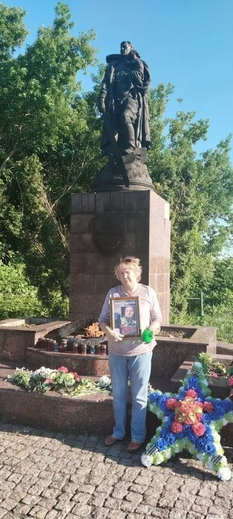 21 июня в ряде городов прошла акция «Свеча памяти Безвестного полка». Участники сообщают о давлении силовиков: в Липецке пропала координатор инициативы, в Ростовской области задержана координатор местного отделения.