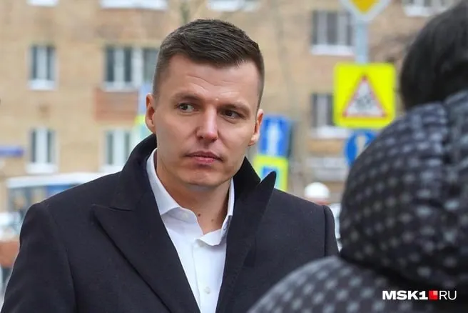 Защита подала апелляционные жалобы в апреле: обвиняемый содержится в столичном СИЗО и, по словам адвоката, ведёт себя спокойно.