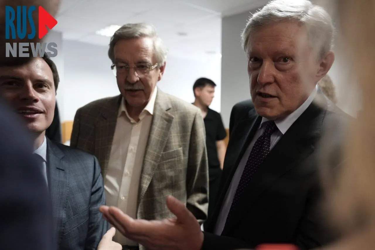Один из основателей «Яблока» выступил в суде в качестве свидетеля защиты по делу бывшего депутата Мосгордумы, охарактеризовав его как образованного и законопослушного человека и призвав к честному рассмотрению дела.