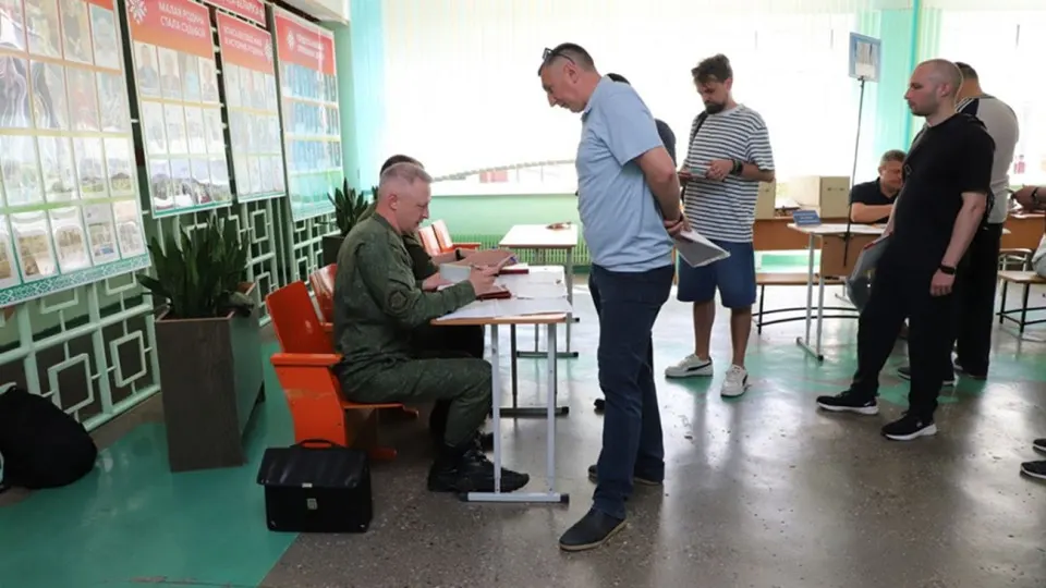 Военное ведомство Беларуси проводит мобилизационные учения с военкоматами в приграничной Гродненской области; резервистов вызывают для контрольной явки и сверки данных на фоне давления со стороны России.