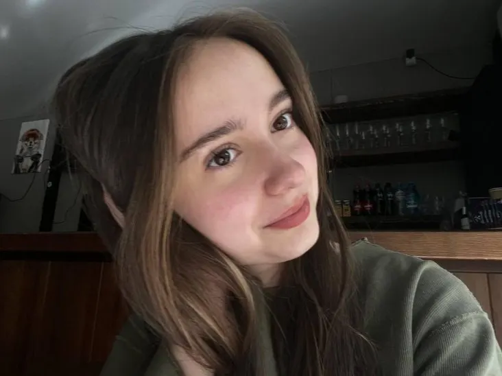 София Соколова переехала в Москву и учится на терапевта в Первом МГМУ имени Сеченова — она получила бюджетное место и рассказывает, что учёба сложная, но крайне интересная. В Красноярске на бакалавриат осталось всего одно бюджетное место.