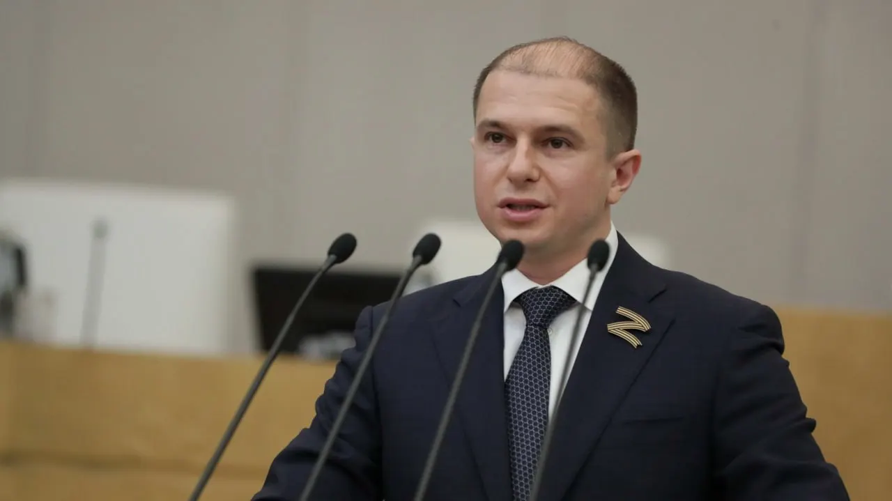 В праймериз по думским округам Петербурга в округе №211 победил Михаил Рахлин; действующий депутат Михаил Романов занял лишь третье место, вторым стал ветеран СВО Павел Журавлев.