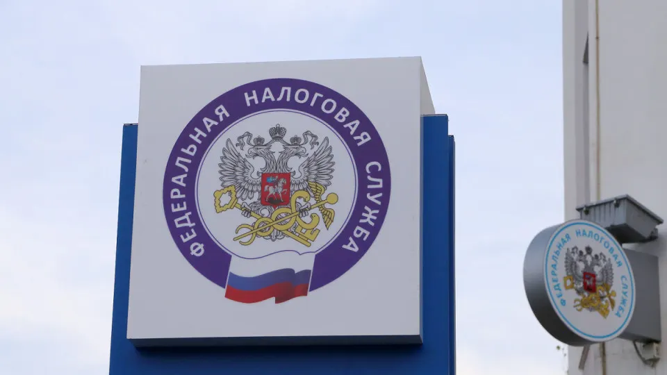 Федеральная налоговая служба рекомендовала регионам рассмотреть повышение ставок и расширение базы налогообложения, чтобы компенсировать исторический дефицит местных бюджетов — около 1,5 трлн рублей за прошлый год.
