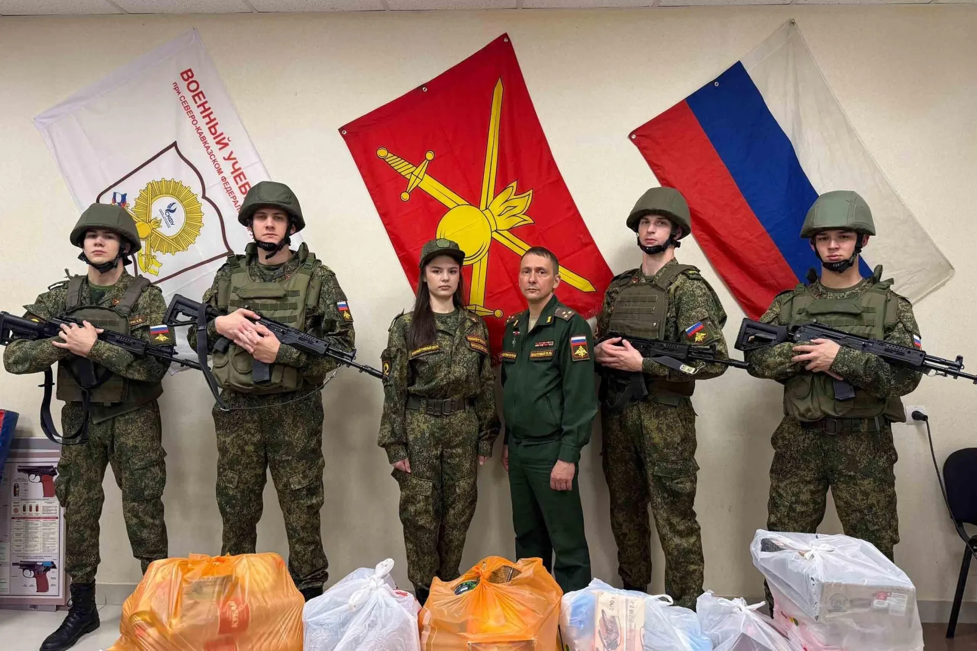 В российских университетах идут иски к выпусникам военно‑учебных центров, которые отказались подписывать контракты с армией: с них требуют возмещения расходов на целевое обучение — суммы доходят до миллионов рублей.