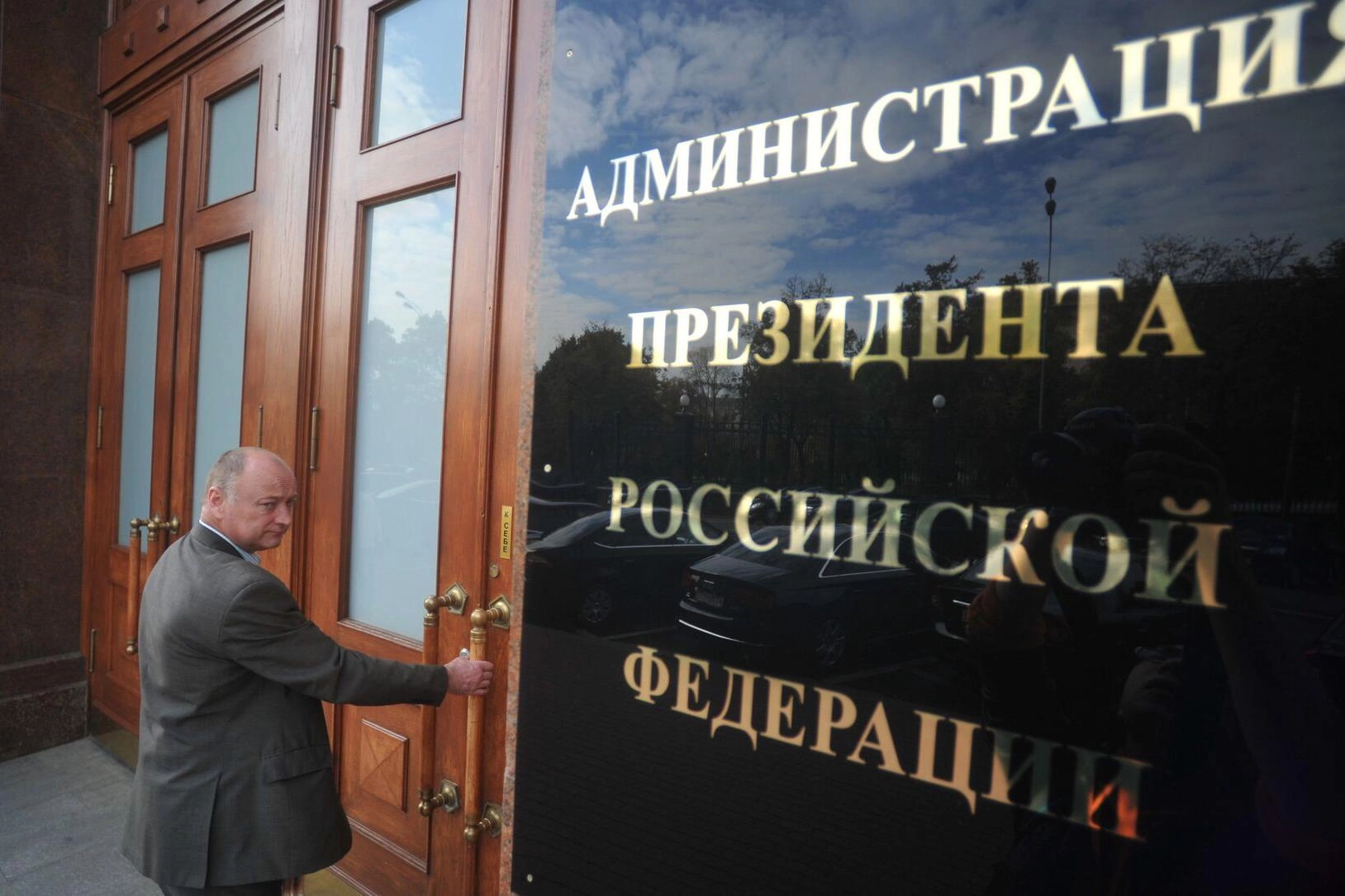 По указу президента 12 июня на пост руководителя президентской канцелярии назначен Александр Матвеев. Он работает в администрации с нулевых годов и сменил Андрея Казакова.