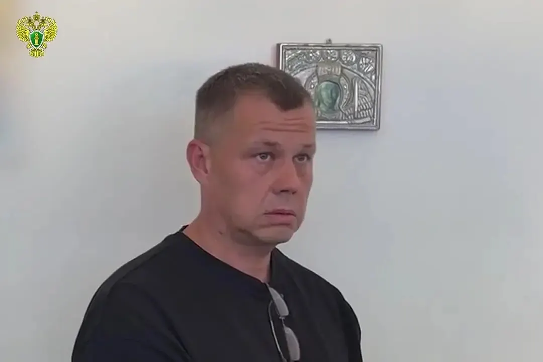 На Кипре задержанного в прошлом году передали российским правоохранительным органам. Его обвиняют в уклонении от уплаты налогов в особо крупном размере; расследование связывают с рядом компаний, владевших московскими торговыми центрами.