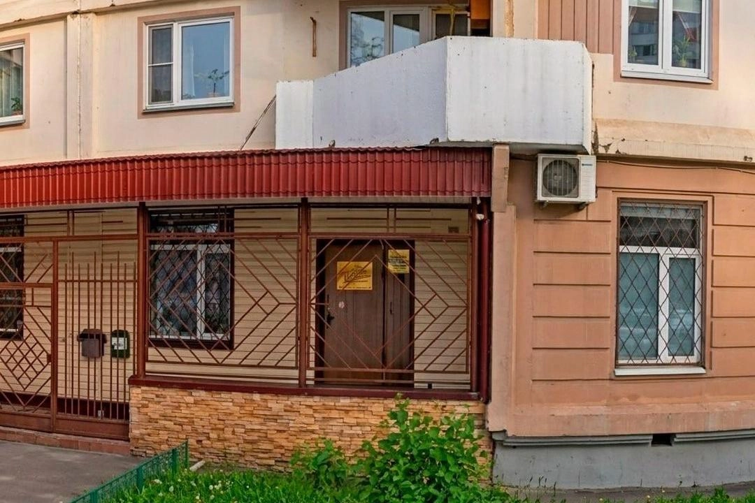 В медицинском учреждении на улице Суздальской при проверке нашли пять человеческих голов. Центр и ряд сотрудников подозреваются в незаконном обращении с человеческими останками — дело расследуется в рамках уголовного производства, инициированного в Санкт-Петербурге.