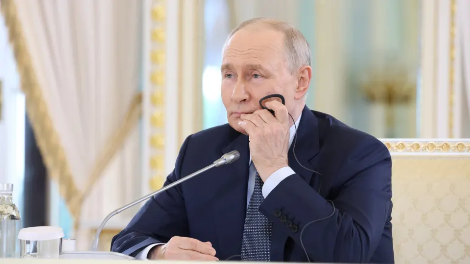 На ПМЭФ президент заявил о совершенствовании систем ПВО и готовности делиться наработками с партнёрами. В то же время в мае зафиксирован рекордный рост атак дронов по российской нефтяной инфраструктуре, что привело к снижению загрузки НПЗ и сбоям в логистике.
