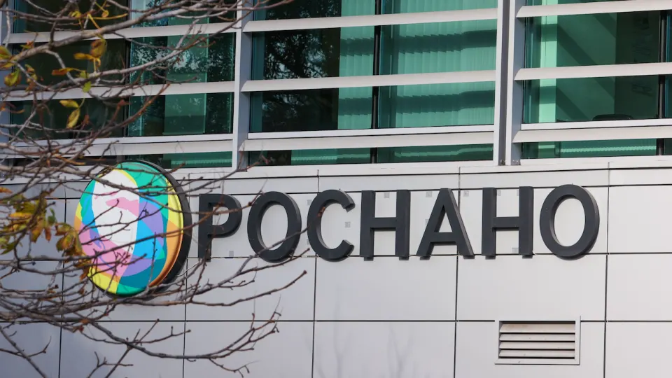 Суд удовлетворил иск о взыскании 5,6 млрд рублей по делу о гибких школьных планшетах. Большая часть пенсии будет направлена на погашение задолженности; после удержаний Чубайсу останется около 18,9 тыс. рублей в месяц.