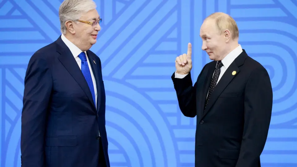 Из‑за остановок НПЗ в Центральной России и падения выпуска бензина Москва ведет переговоры о поставках Аи‑92 из Казахстана — возможен обмен на авиакеросин; источники отрасли называют основные риски и меры властей.