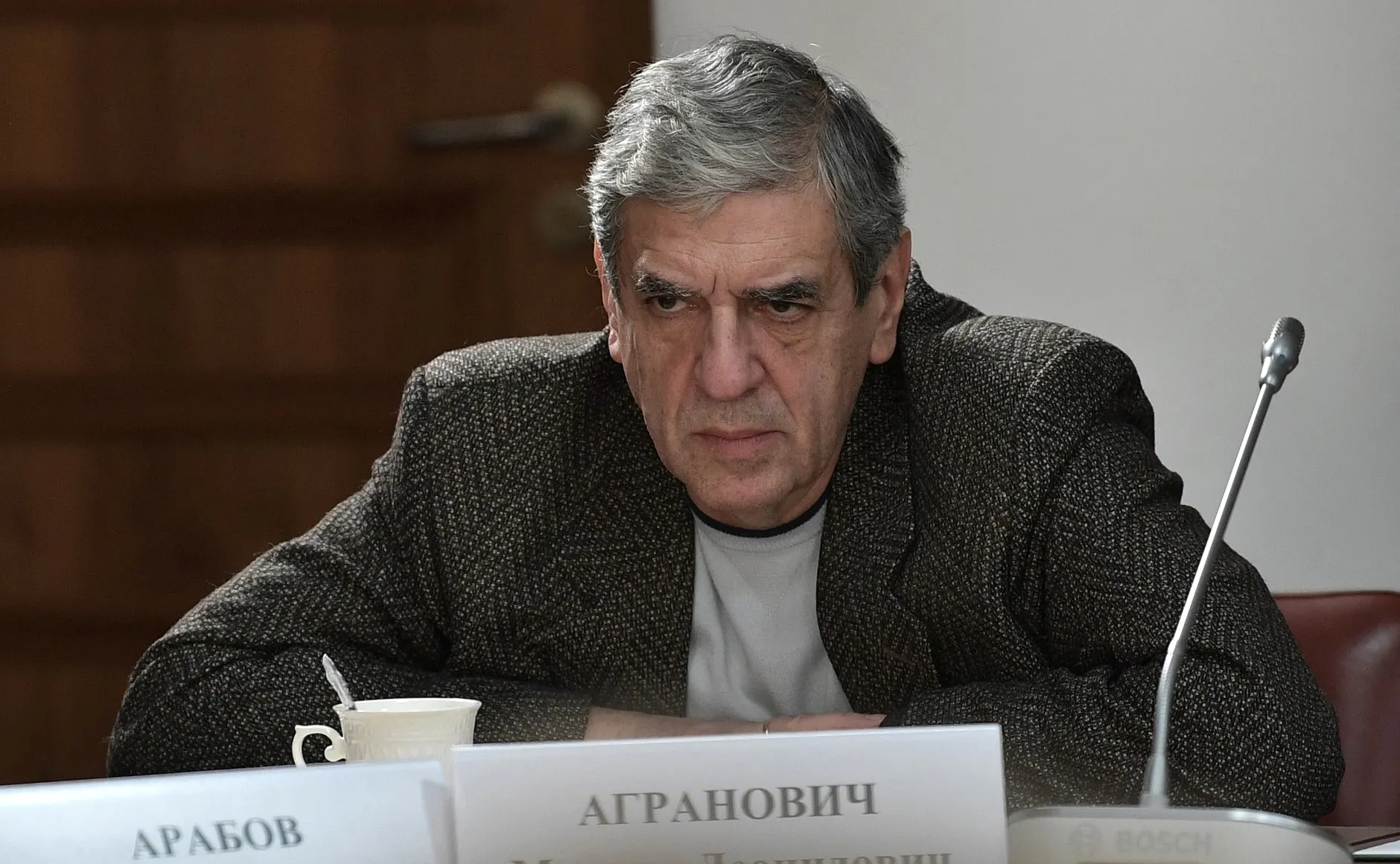 Операторский факультет ВГИК объявил набор в мастерскую Михаила Аграновича: абитуриентам обещают бесплатное обучение с 2027 года при подписании годичного контракта с Минобороны в войсках беспилотных летательных аппаратов, а также общежитие и статус ветерана; юристы предупреждают о возможном обмане с «гарантированным увольнением».