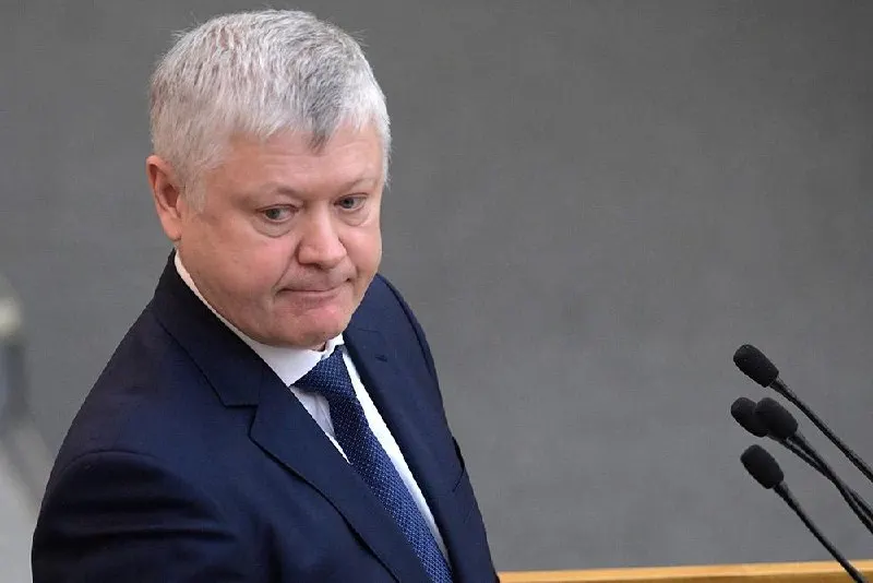 Председатель комитета Госдумы по безопасности Василий Пискарёв заявил, что из страны выдворены свыше 360 зарубежных структур, более 60 — по материалам его комиссии; он также сообщил о принятии 46 законов о защите суверенитета.