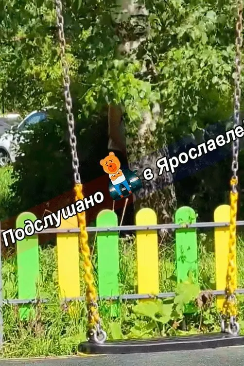 На детской площадке на улице Строителей прохожие заметили мужчину, который вел себя неподобающим образом. Полиция инициировала проверку после жалоб в соцсетях.