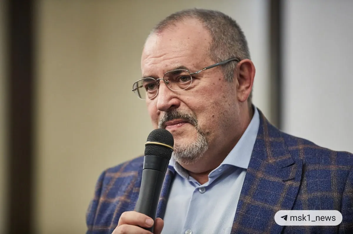 Адвокат сообщил, что после доставки в отдел полиции Надеждина там не обнаружили; ему вменяют административную статью 20.3, а 10 июля он был внесён в реестр иноагентов.