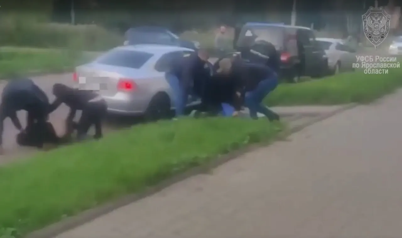 21-летний мужчина, приговорённый к 11 годам за попытку поджечь телекоммуникационную вышку в Дзержинском районе Ярославля, после этапирования в колонию во Владимирской области оказался под подозрением в публичных призывах к экстремизму и участии в экстремистской организации.