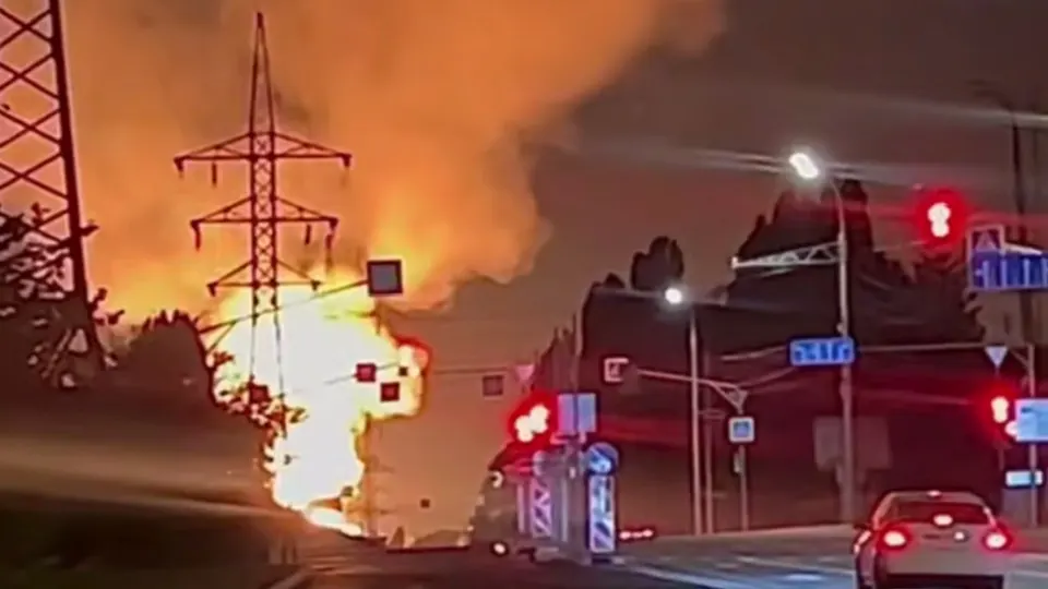 Ночью 7 июля по Белгороду дважды нанесли ракетные удары. Повреждены электроподстанции и линейное управление магистральных газопроводов — в ряде районов пропали свет, вода и подача газа; в одном из населённых пунктов — погибший и раненые.