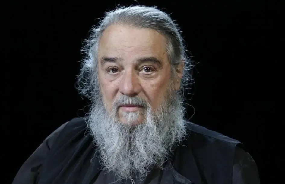 Священник и писатель Михаил Ардов умер в 88 лет. Он родился в семье Виктора Ардова и Нины Ольшевской, был единоутробным братом Алексея Баталова и автором книг о Анне Ахматовой; служил в разных юрисдикциях Русского православия за рубежом.