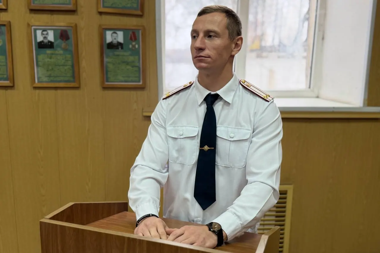 Ему запрещено посещать СИЗО и общаться с сотрудниками до поступления дела в суд. Ранее он занимал пост с января 2021 года.