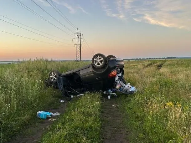 Автомобиль съехал в кювет в Рязанской области: пенсионерка и её спутник получили помощь, полиция выясняет обстоятельства происшествия.