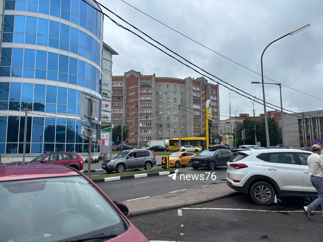 Жители отмечают дефицит дизеля и наличие бензина в отдельных АЗС — горожане обсуждают, по какой цене покупали топливо на этой неделе.