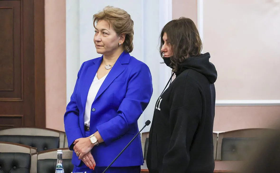 Появившиеся сообщения о готовящейся продаже квартиры, купленной у Ларисы Долиной, за 200 млн рублей опровергли адвокат и сама покупательница.