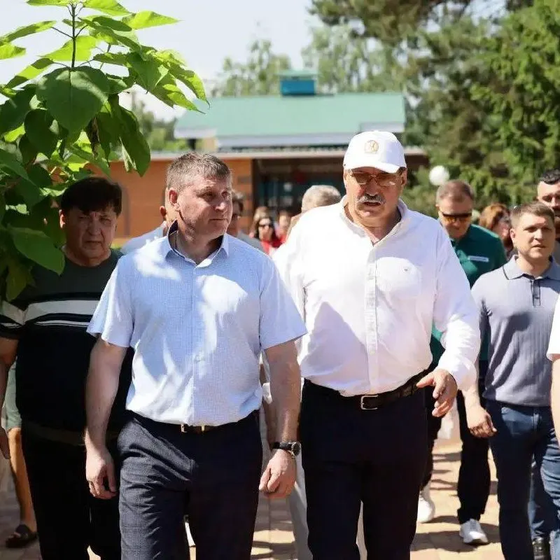 Александр Шуваев заявил, что не рассчитывает на финансовую поддержку предпринимателей, поскольку получает военную пенсию и социальные выплаты, и направляет депутатов‑бизнесменов на развитие их территорий.