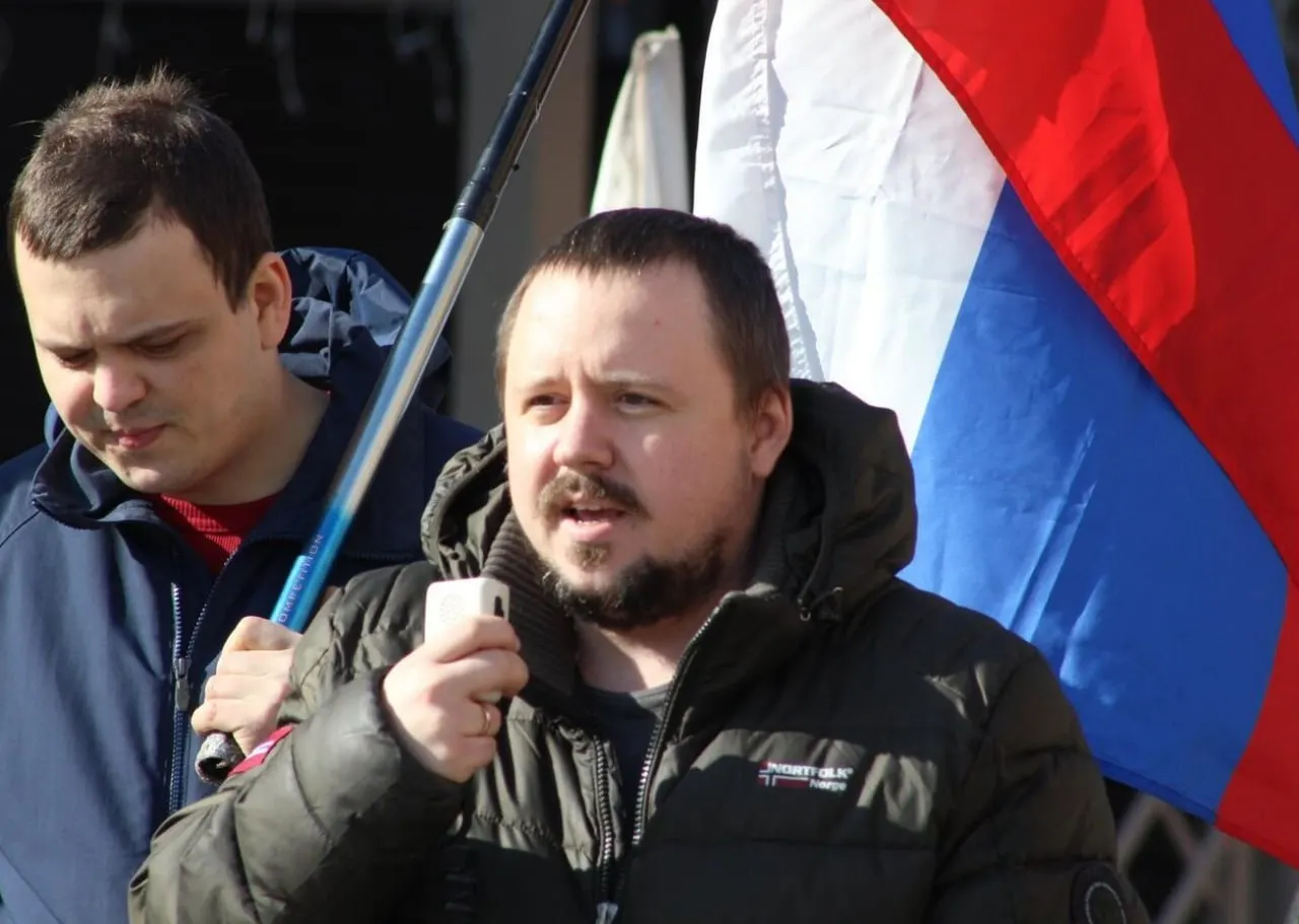 Сычёва задержали 9 июля по пути домой, провели обыск и изъяли технику; суд арестовал его по статье 20.3.1 КоАП («возбуждение ненависти или вражды»). Время в полиции и спецприёмнике не зачли в срок ареста — он провёл там полтора дня. Ранее против активиста не раз применяли административные меры.