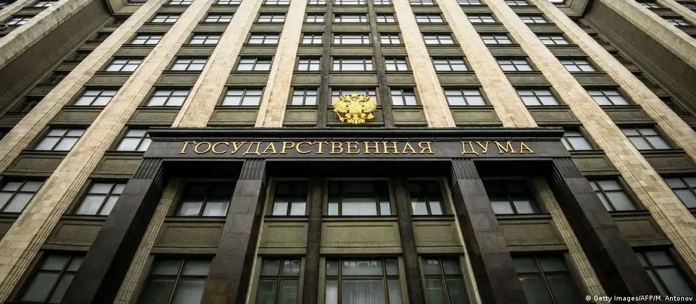 Нижняя палата приняла поправки, которые корректируют механизм топливного демпфера, расширяют учёт объёмов для биржевых продаж и вводят компенсации для импортного дизеля, чтобы стабилизировать внутренний рынок топлива.