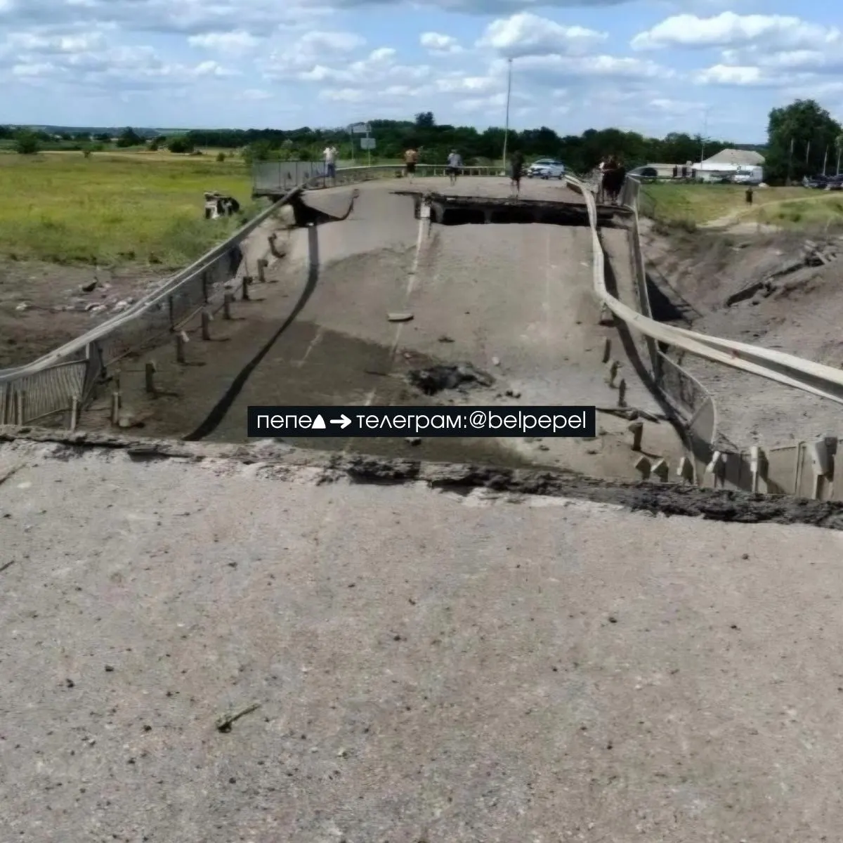 В селе Колыхалино уничтожен мост через реку Оскол — он использовался для снабжения группировки на Купянском направлении; отрезаны подъезды к ряду приграничных сел.